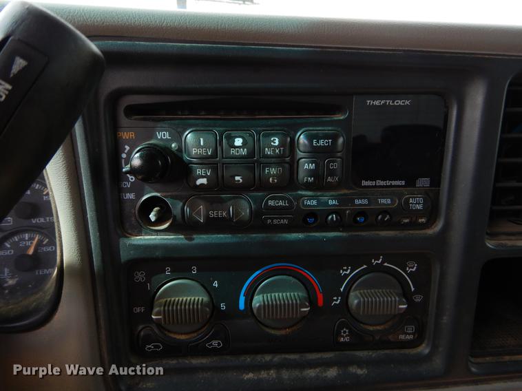 image for item EZ9867 2002 Chevrolet Silverado 2500HD Crew Cab pickup truck