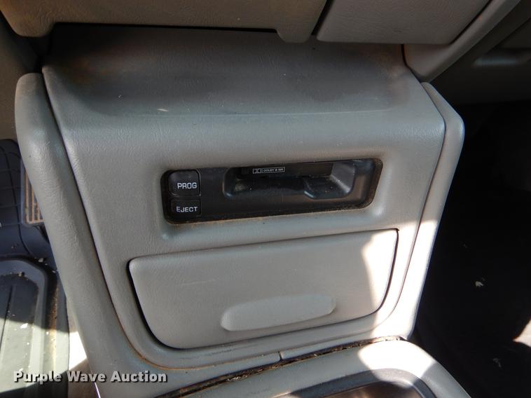 image for item EZ9867 2002 Chevrolet Silverado 2500HD Crew Cab pickup truck