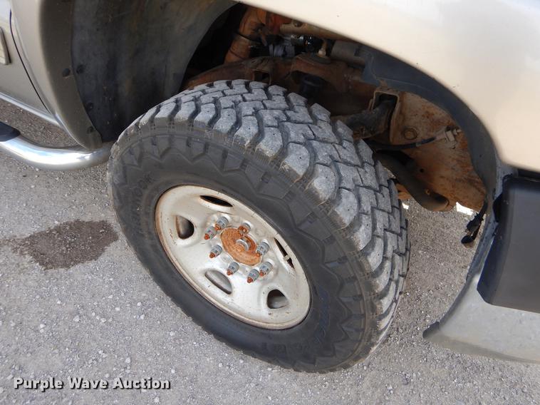 image for item EZ9867 2002 Chevrolet Silverado 2500HD Crew Cab pickup truck