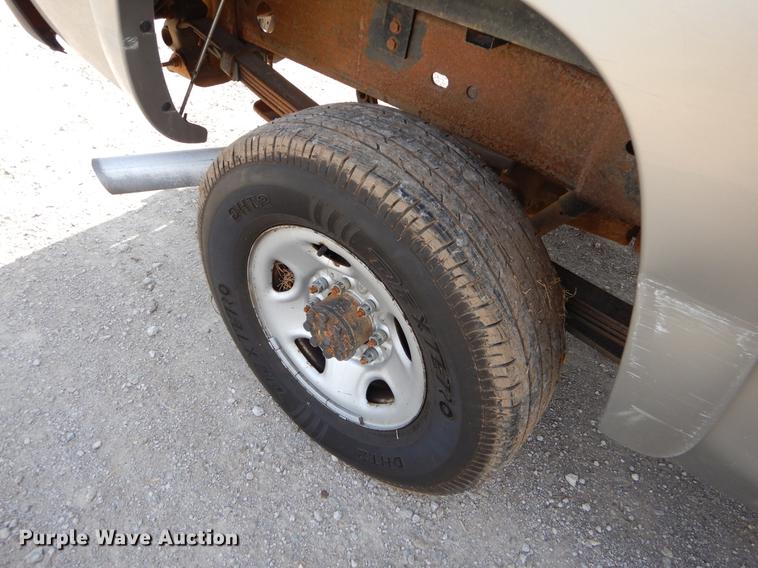 image for item EZ9867 2002 Chevrolet Silverado 2500HD Crew Cab pickup truck