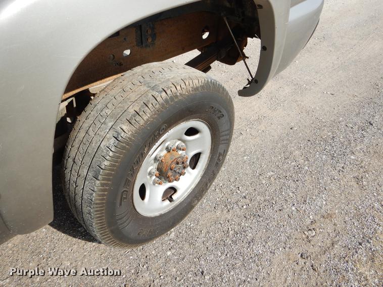 image for item EZ9867 2002 Chevrolet Silverado 2500HD Crew Cab pickup truck