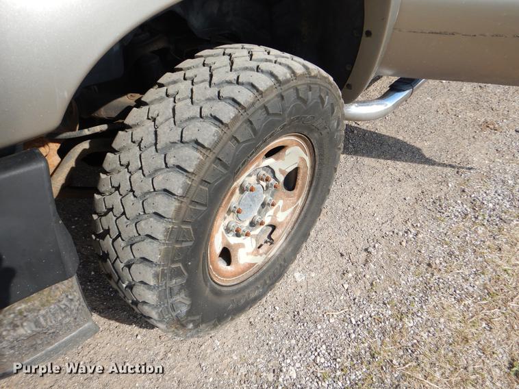 image for item EZ9867 2002 Chevrolet Silverado 2500HD Crew Cab pickup truck