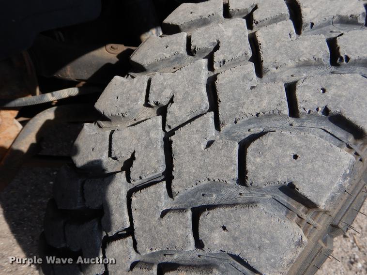 image for item EZ9867 2002 Chevrolet Silverado 2500HD Crew Cab pickup truck