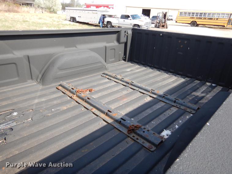 image for item EZ9867 2002 Chevrolet Silverado 2500HD Crew Cab pickup truck