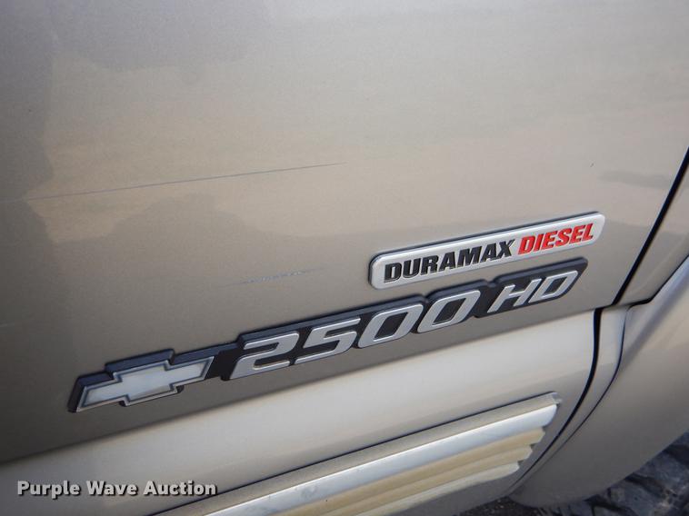 image for item EZ9867 2002 Chevrolet Silverado 2500HD Crew Cab pickup truck