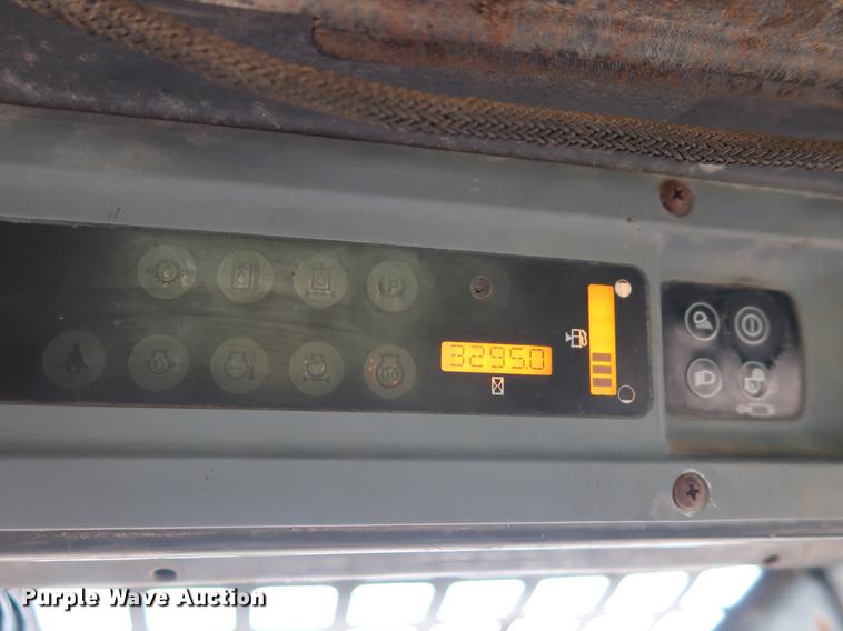 image for item FE9620 2006 New Holland L160 skid steer