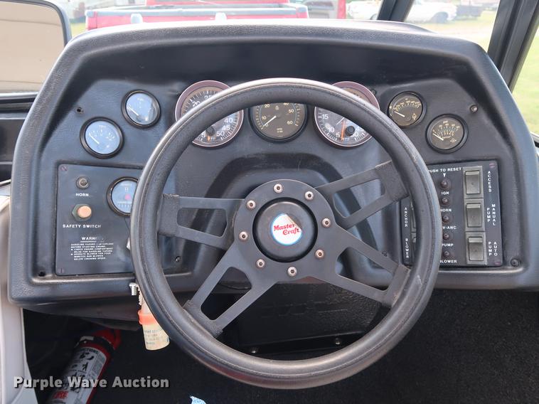 image for item FE9639 1988 Mastercraft Platinum Prostar 190 20th Anniversary boat