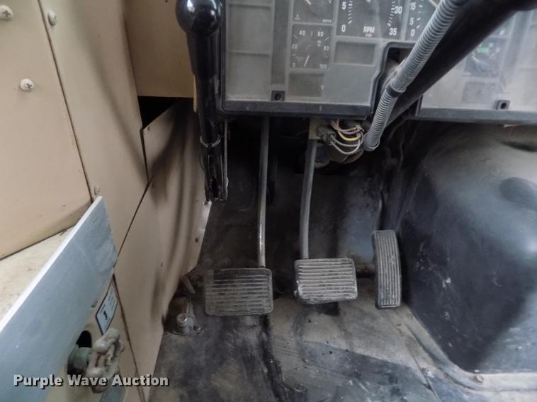 image for item FG9371 1994 International 3800 Blue Bird school bus