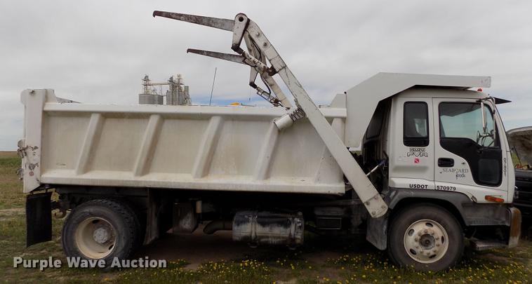 image for item FG9375 2007 Isuzu FTR dump truck