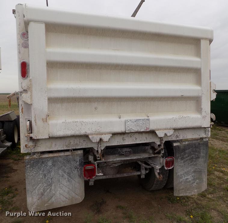 image for item FG9375 2007 Isuzu FTR dump truck