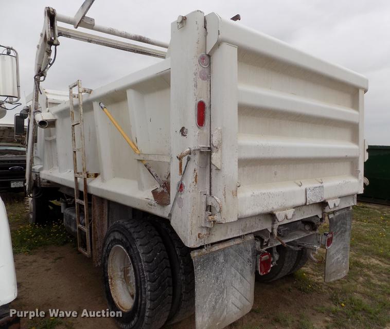 image for item FG9375 2007 Isuzu FTR dump truck