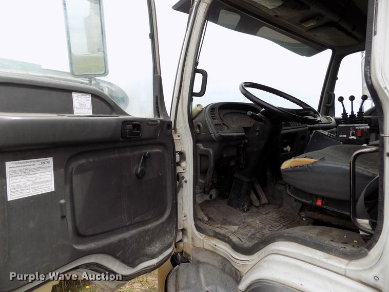 image for item FG9375 2007 Isuzu FTR dump truck