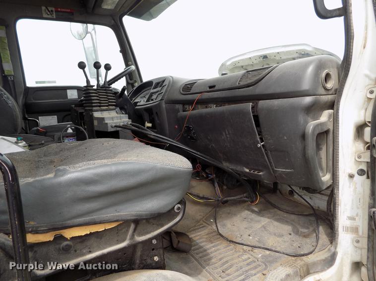 image for item FG9375 2007 Isuzu FTR dump truck