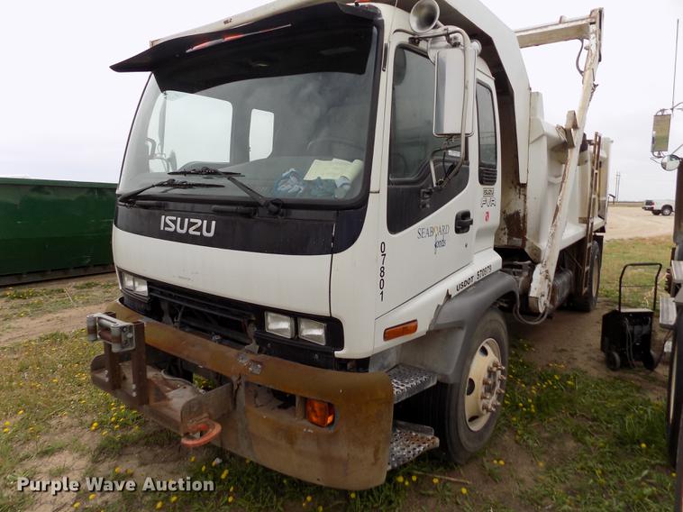 image for item FG9375 2007 Isuzu FTR dump truck