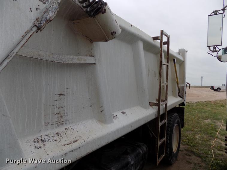 image for item FG9375 2007 Isuzu FTR dump truck