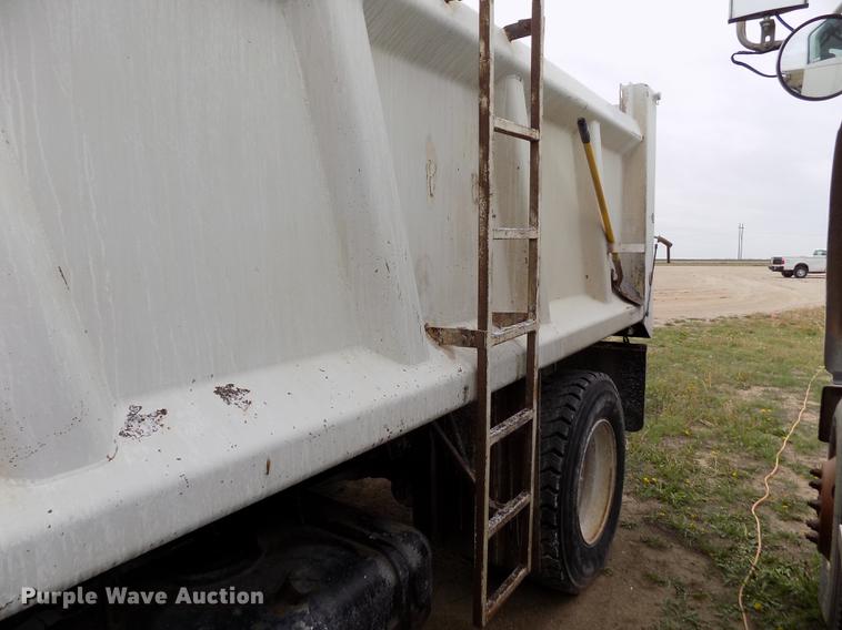 image for item FG9375 2007 Isuzu FTR dump truck