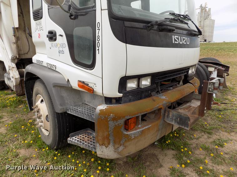 image for item FG9375 2007 Isuzu FTR dump truck