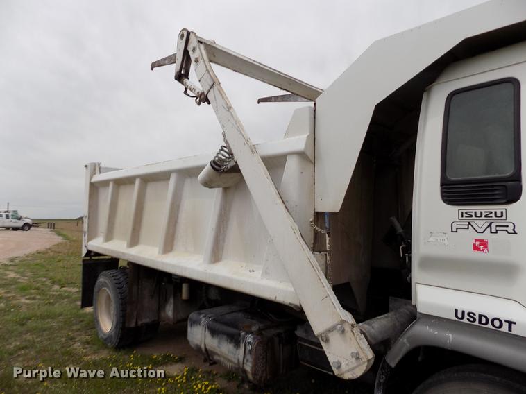 image for item FG9375 2007 Isuzu FTR dump truck