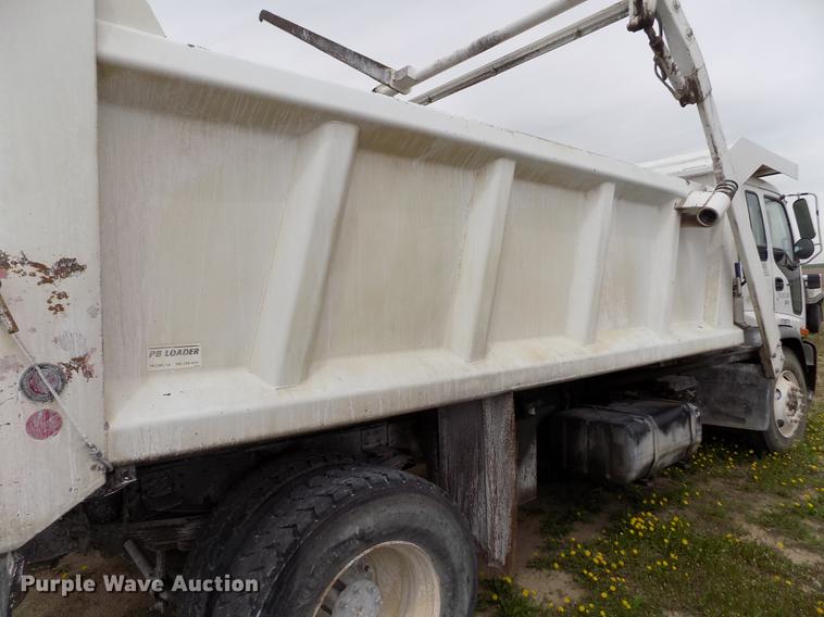 image for item FG9375 2007 Isuzu FTR dump truck