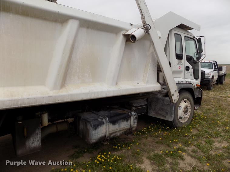 image for item FG9375 2007 Isuzu FTR dump truck