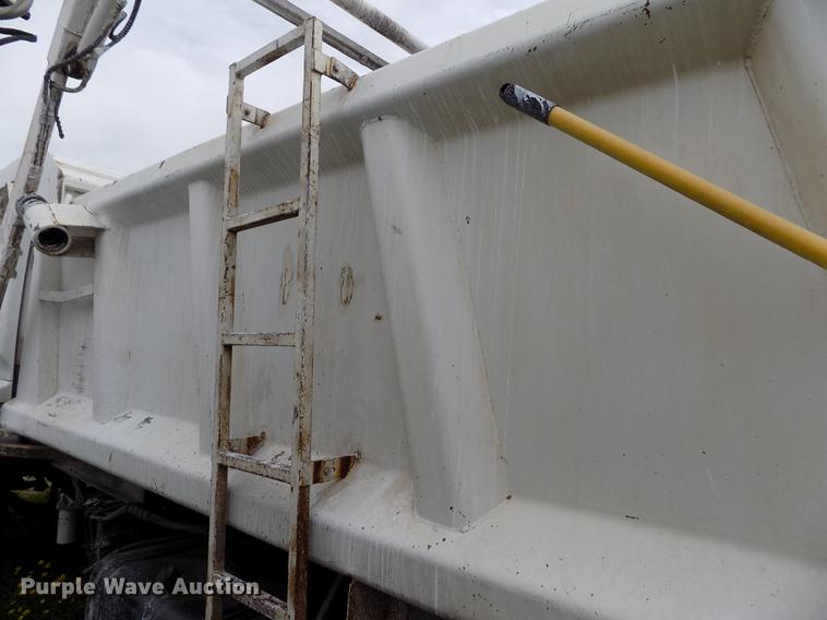 image for item FG9375 2007 Isuzu FTR dump truck