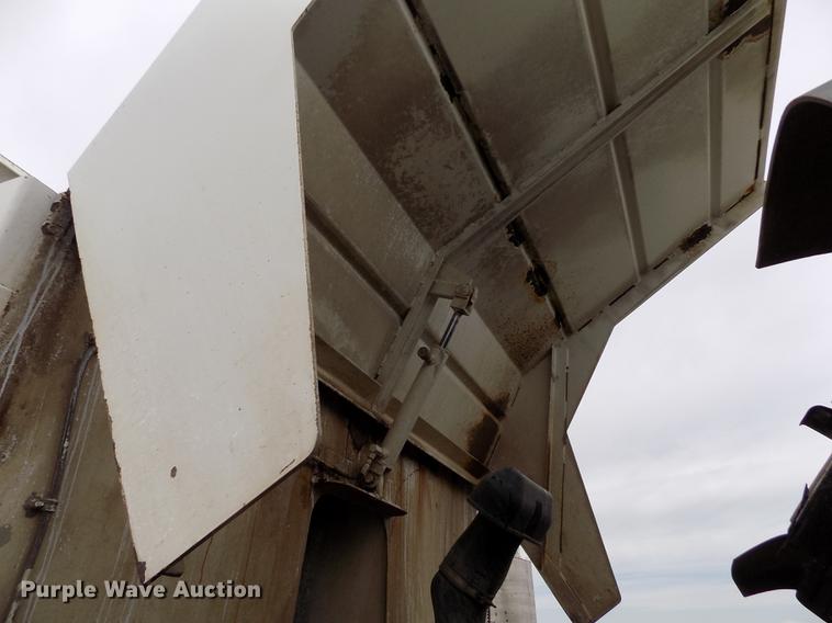 image for item FG9375 2007 Isuzu FTR dump truck