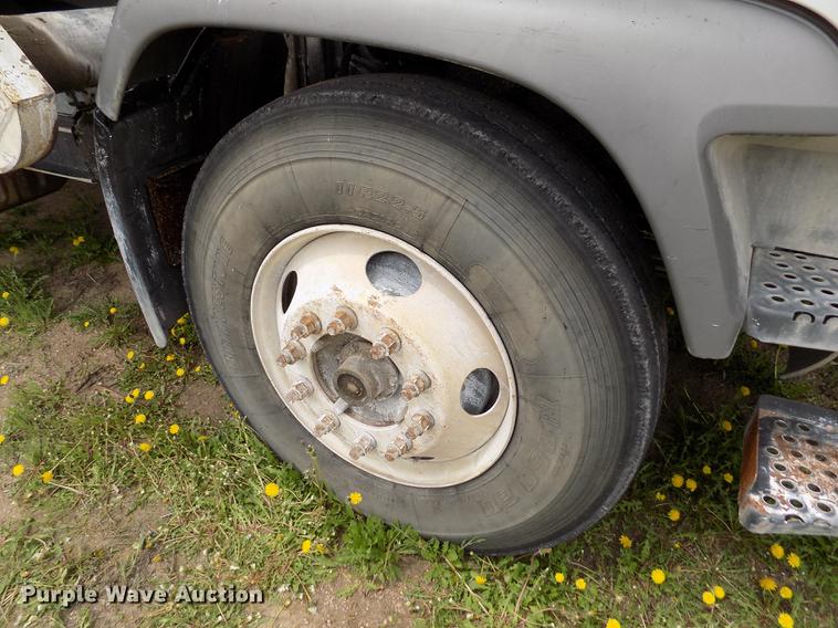 image for item FG9375 2007 Isuzu FTR dump truck