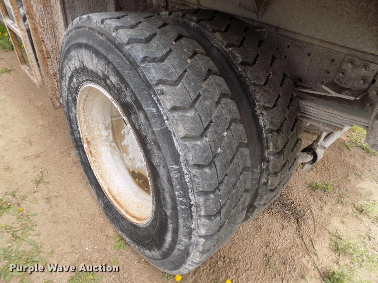 image for item FG9375 2007 Isuzu FTR dump truck