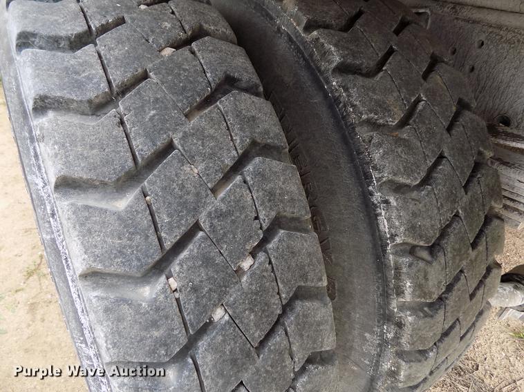 image for item FG9375 2007 Isuzu FTR dump truck