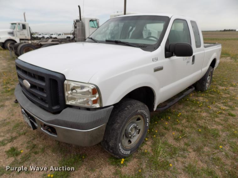 image for item FG9395 2006 Ford F250 Super Duty XL SuperCab pickup truck