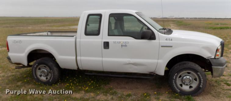 image for item FG9395 2006 Ford F250 Super Duty XL SuperCab pickup truck