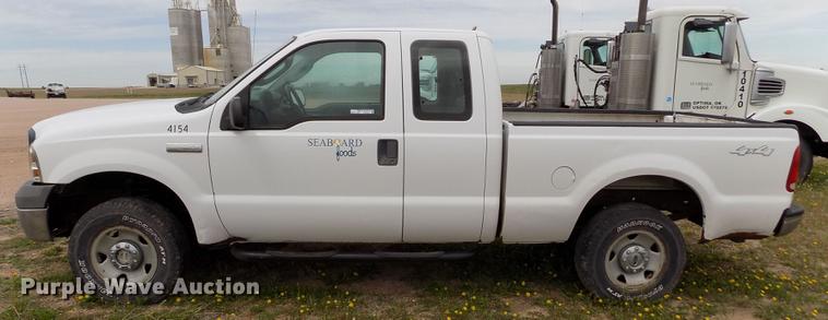 image for item FG9395 2006 Ford F250 Super Duty XL SuperCab pickup truck