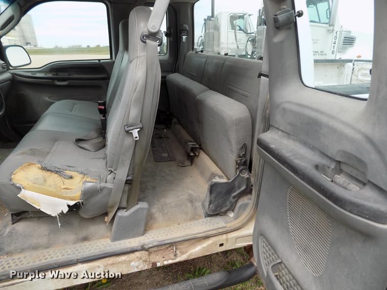 image for item FG9395 2006 Ford F250 Super Duty XL SuperCab pickup truck