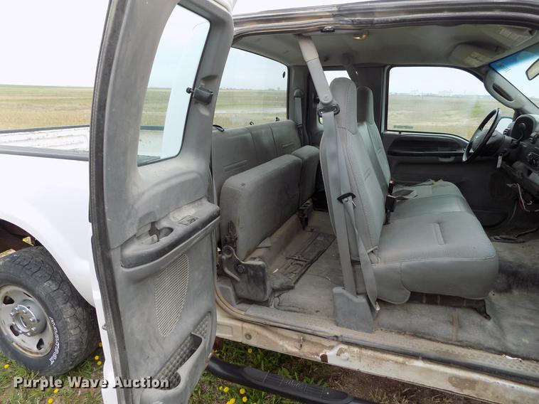 image for item FG9395 2006 Ford F250 Super Duty XL SuperCab pickup truck