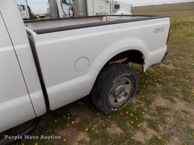 image for item FG9395 2006 Ford F250 Super Duty XL SuperCab pickup truck