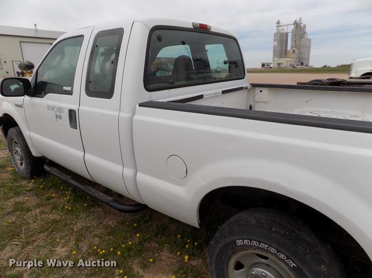 image for item FG9395 2006 Ford F250 Super Duty XL SuperCab pickup truck