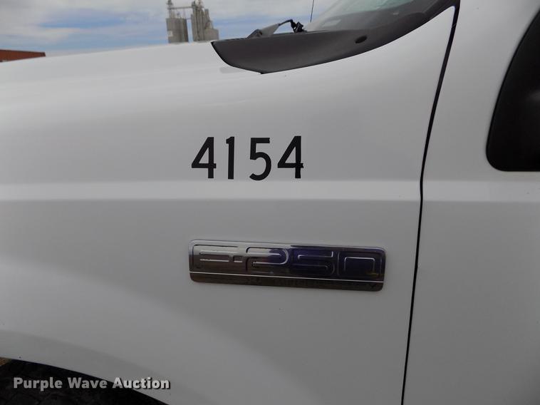 image for item FG9395 2006 Ford F250 Super Duty XL SuperCab pickup truck