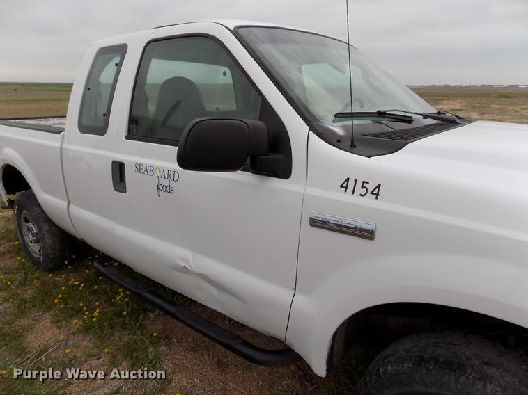 image for item FG9395 2006 Ford F250 Super Duty XL SuperCab pickup truck