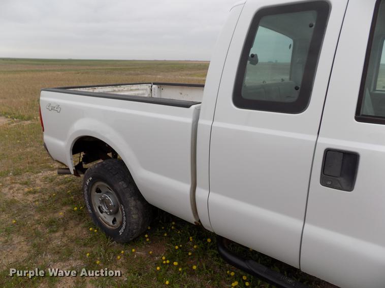 image for item FG9395 2006 Ford F250 Super Duty XL SuperCab pickup truck
