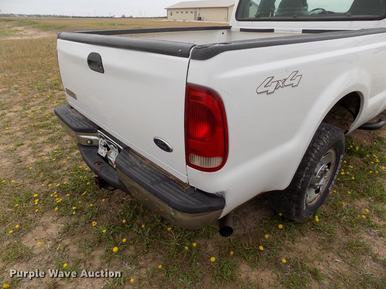 image for item FG9395 2006 Ford F250 Super Duty XL SuperCab pickup truck