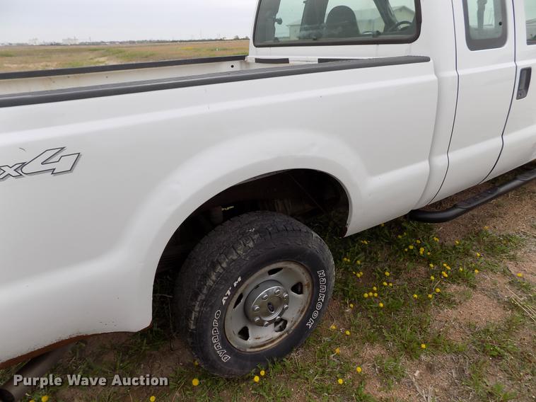 image for item FG9395 2006 Ford F250 Super Duty XL SuperCab pickup truck