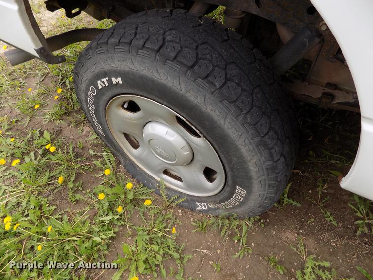 image for item FG9399 2005 Ford F150 XL SuperCab pickup truck