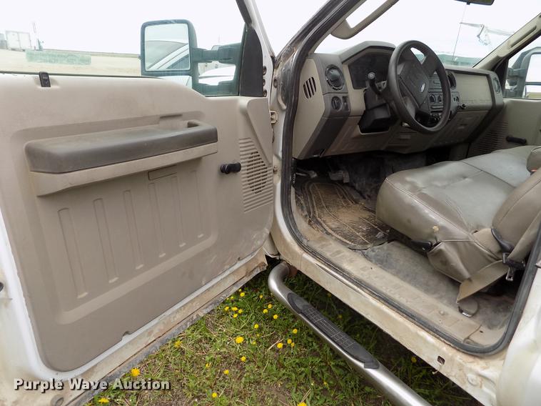 image for item FG9400 2008 Ford F350 Super Duty XL flatbed pickup truck