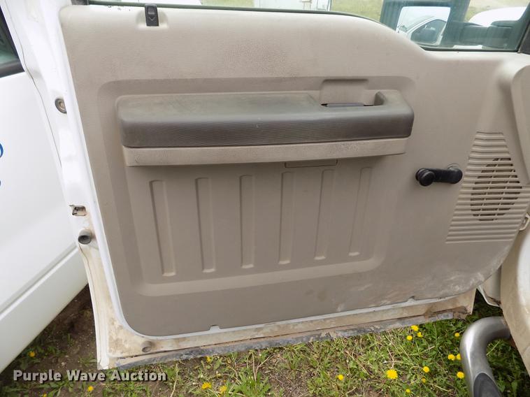 image for item FG9400 2008 Ford F350 Super Duty XL flatbed pickup truck