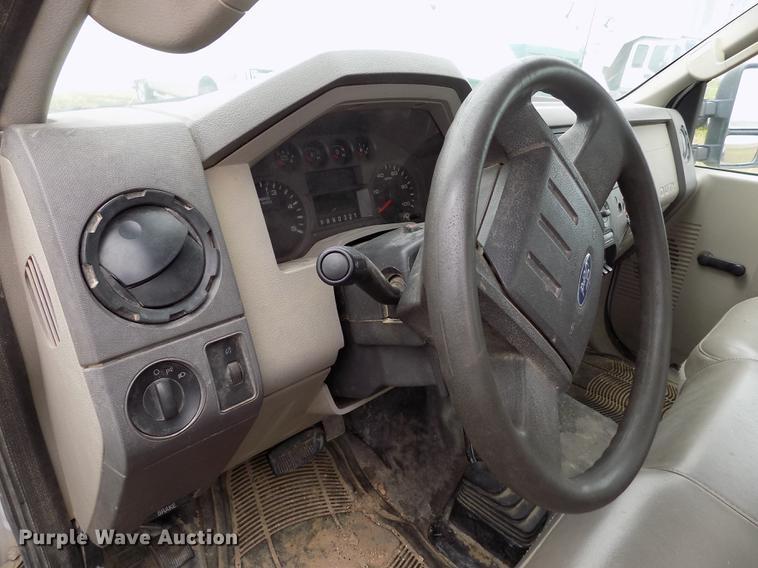 image for item FG9400 2008 Ford F350 Super Duty XL flatbed pickup truck