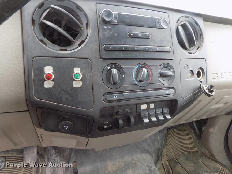 image for item FG9400 2008 Ford F350 Super Duty XL flatbed pickup truck