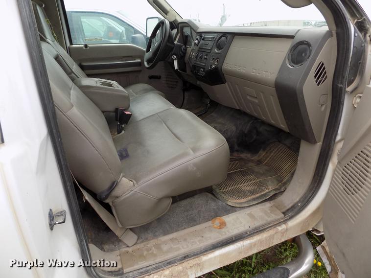 image for item FG9400 2008 Ford F350 Super Duty XL flatbed pickup truck