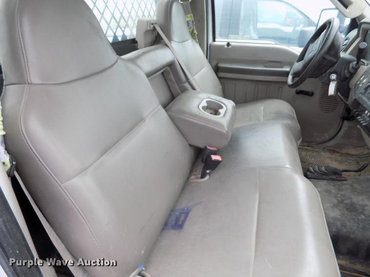 image for item FG9400 2008 Ford F350 Super Duty XL flatbed pickup truck