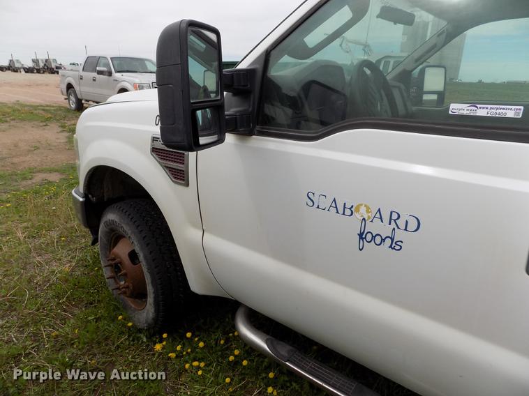 image for item FG9400 2008 Ford F350 Super Duty XL flatbed pickup truck