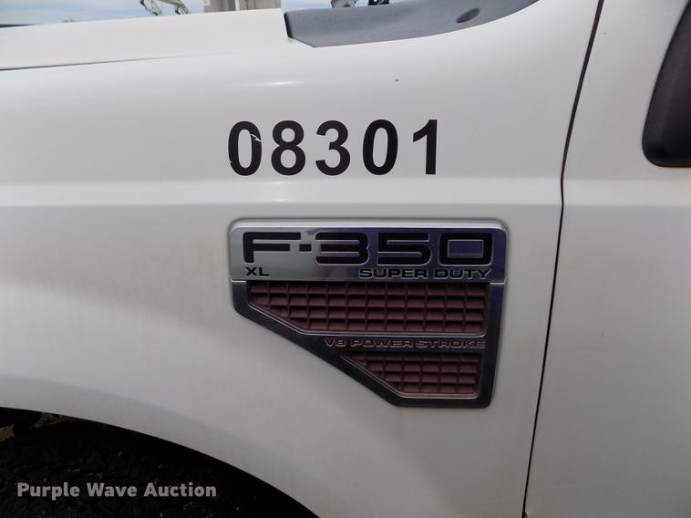 image for item FG9400 2008 Ford F350 Super Duty XL flatbed pickup truck